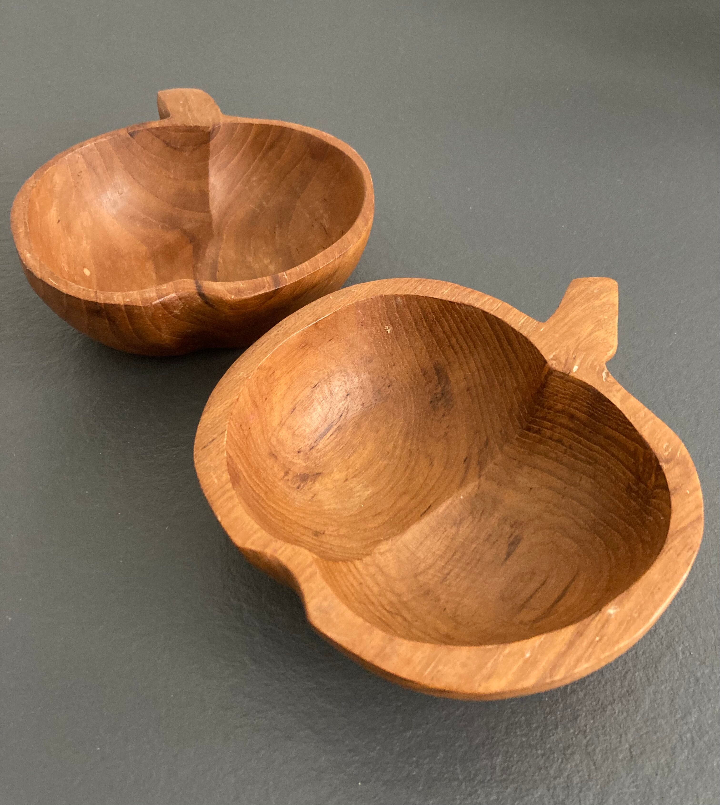Pair of cups teak apples