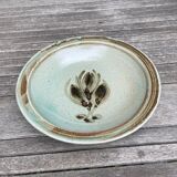 Large hollow serving plate in stoneware from the Blanot pottery.