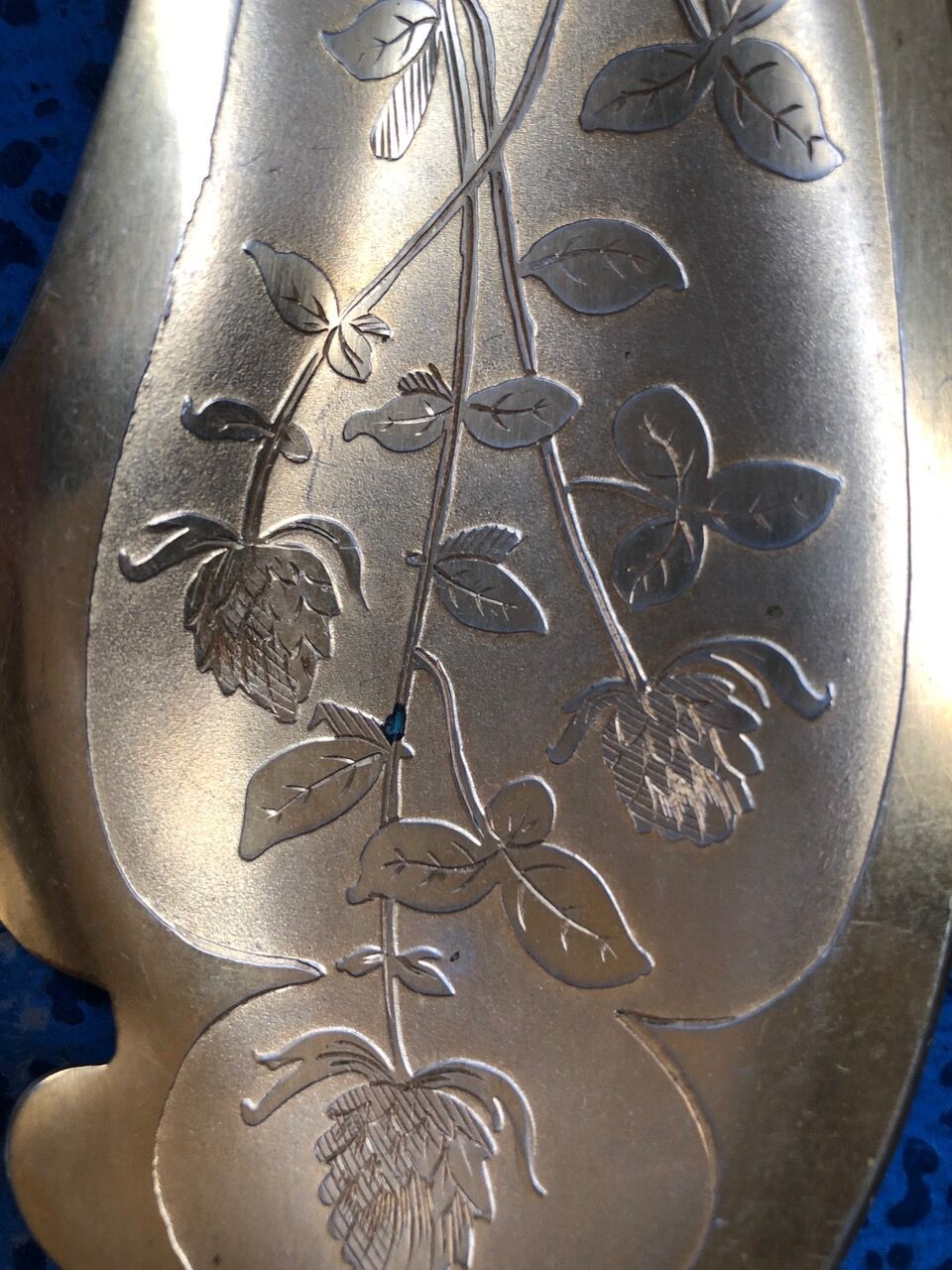 Filled silver cake shovel