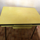 Table fornica jaune