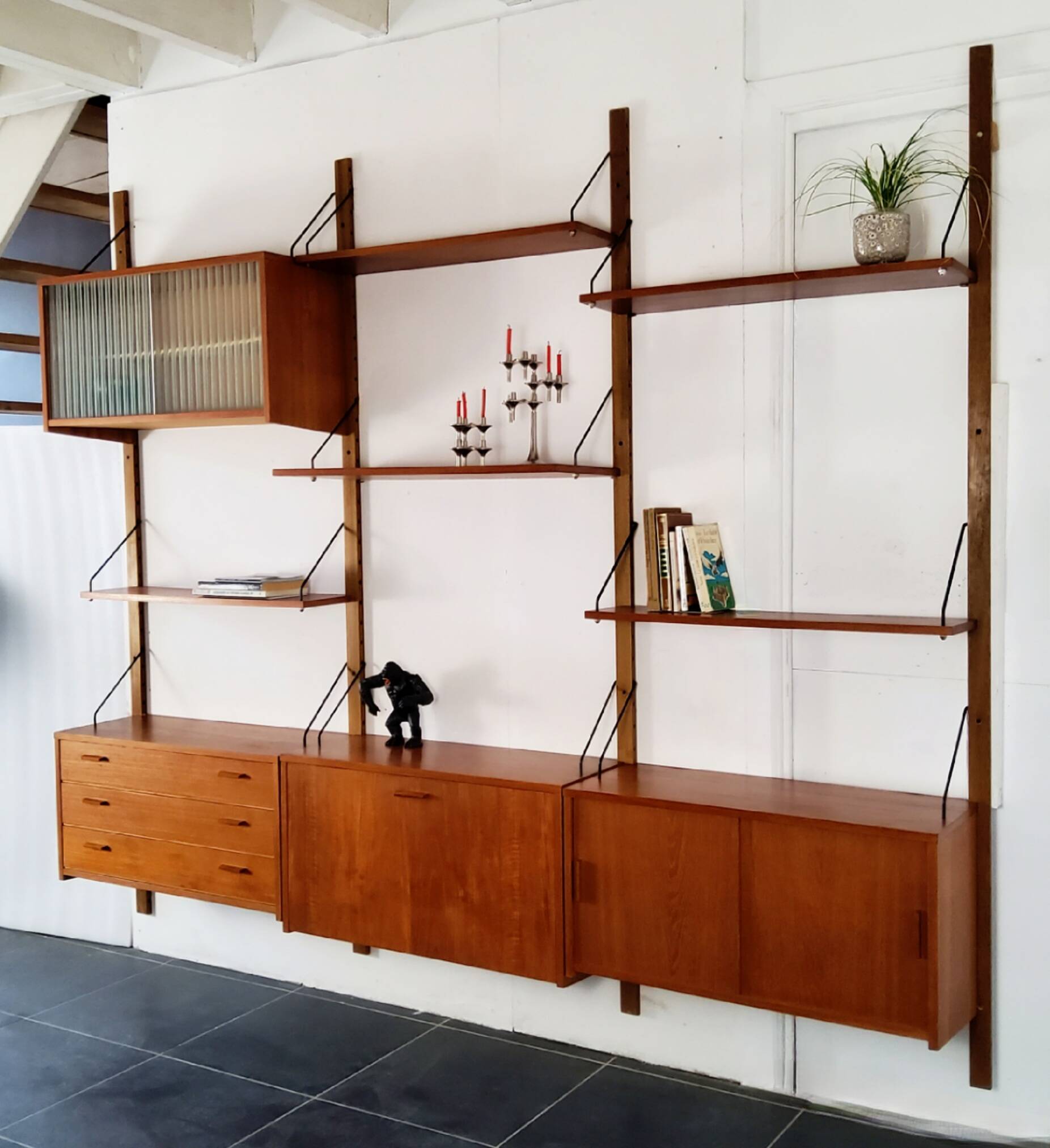 Modular Scandinavian wall shelf – Danish design from the 1970s