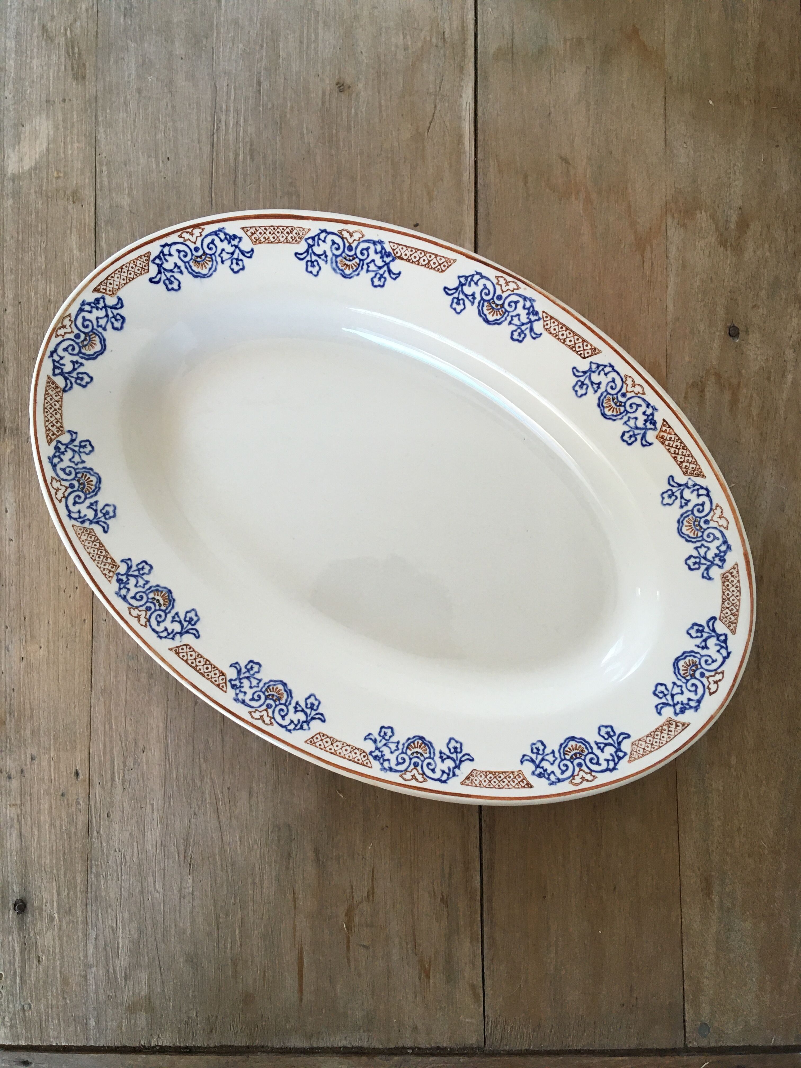 Oval dish chantilly model