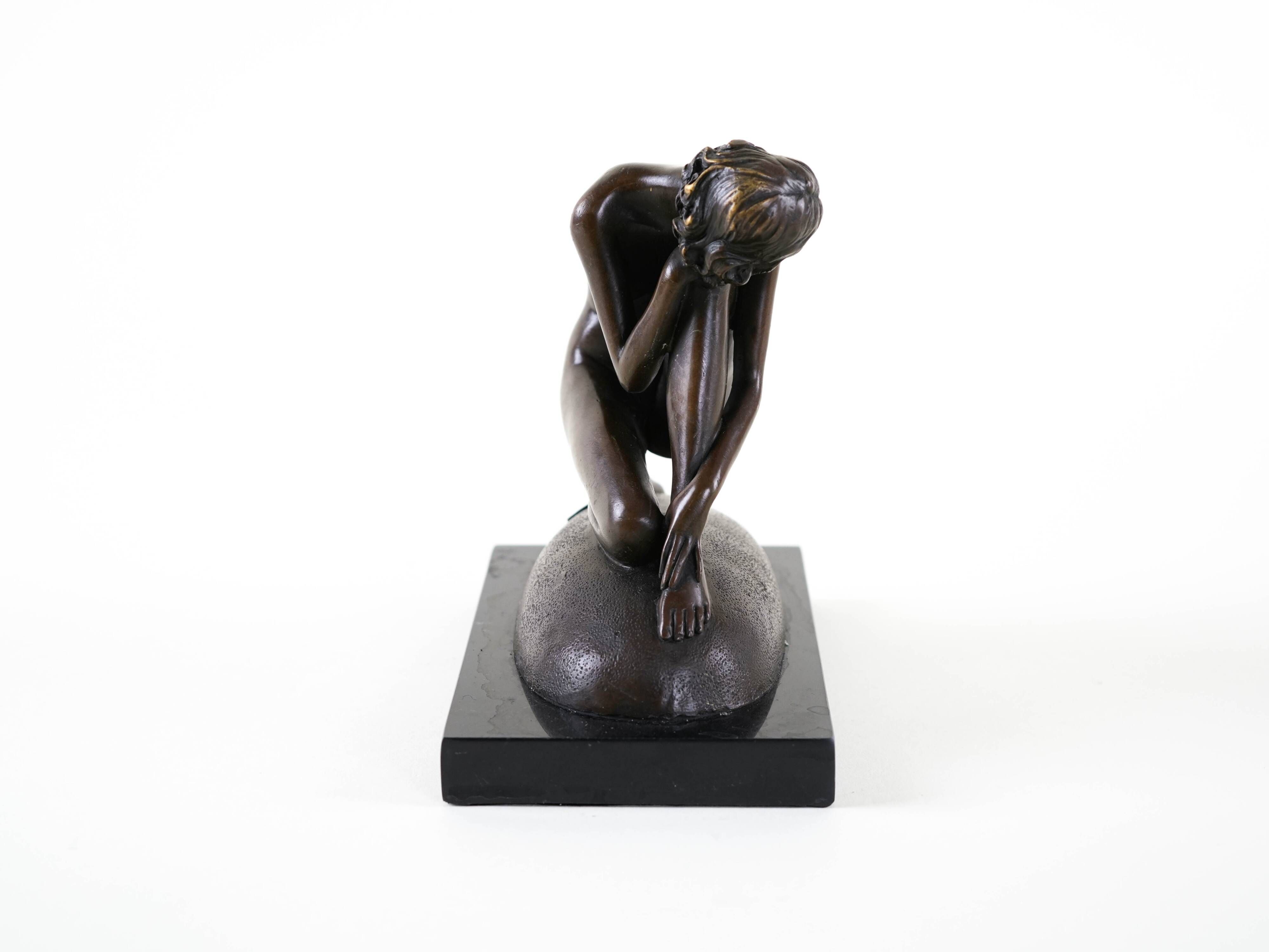 Art Deco female nude figurine – bronze-toned sculpture on geometric base, 1920s/1930s