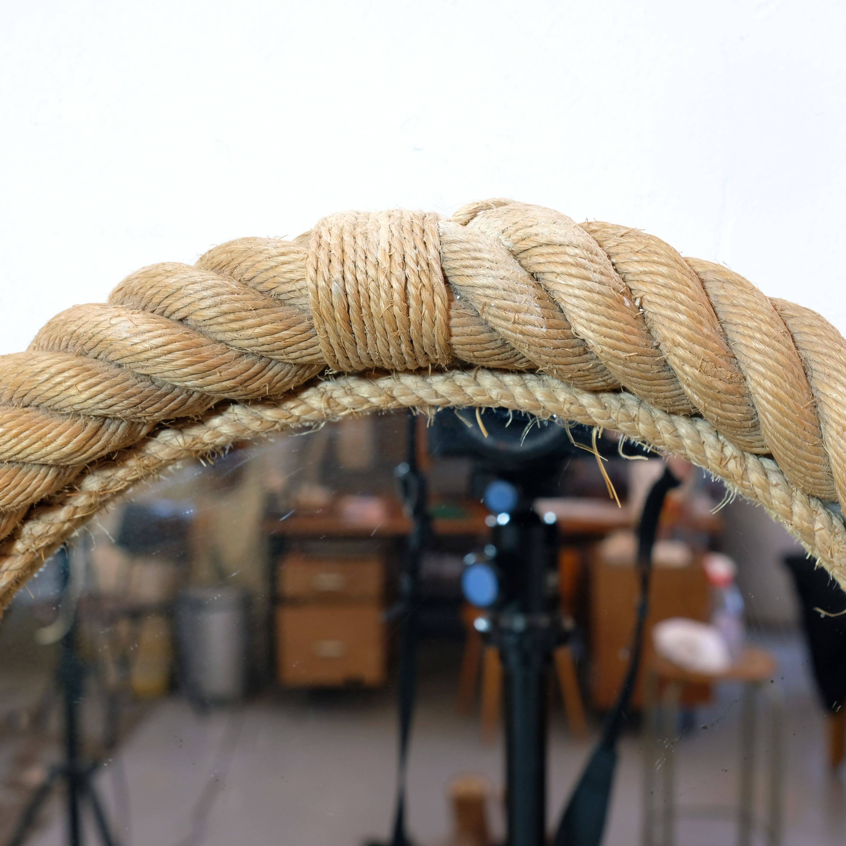 Round mirror with a rope frame, 35 cm.