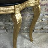 Console de style Louis XV en bois sculpté à dessus bois noir ciré