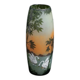 Grand vase Legras Art Nouveau en verre dégagé à l’acide | Lac aux cygnes