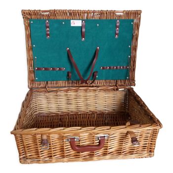 English picnic basket trunk made of wicker rattan