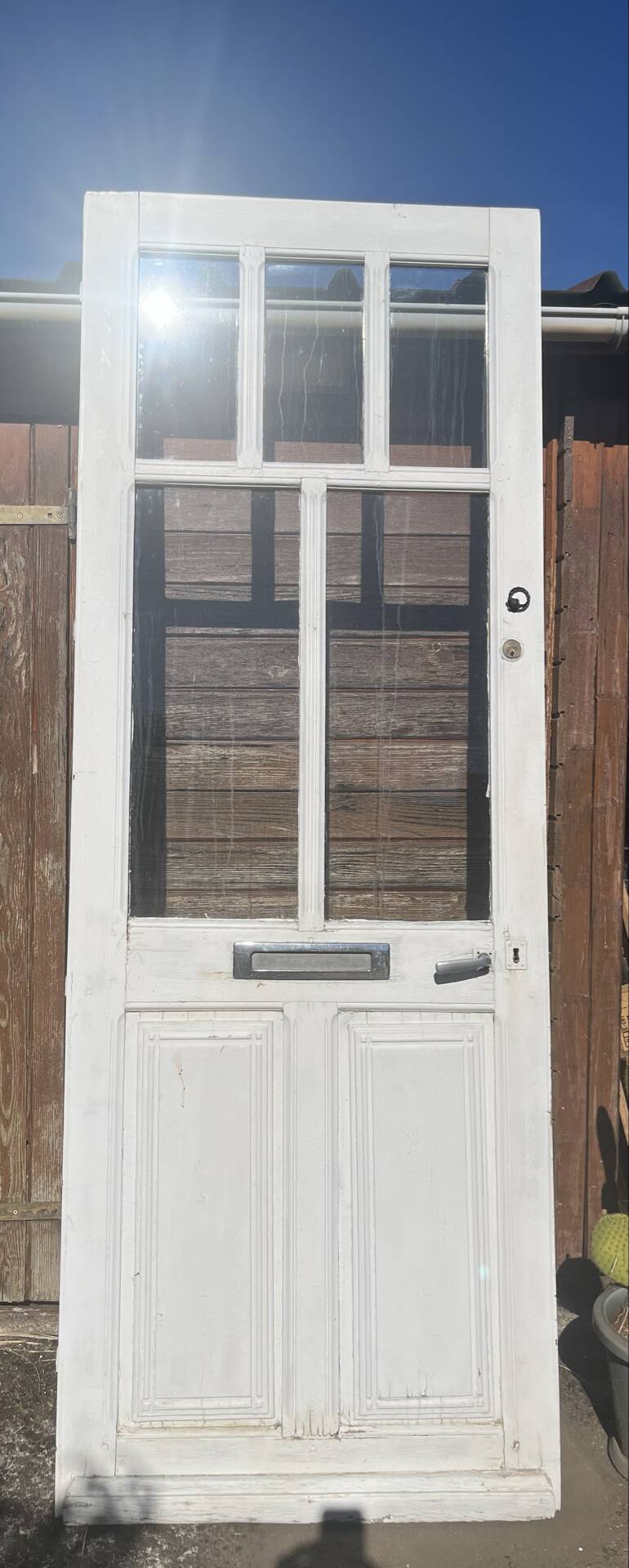 Porte d'entrée ancienne semi-vitrée en bois