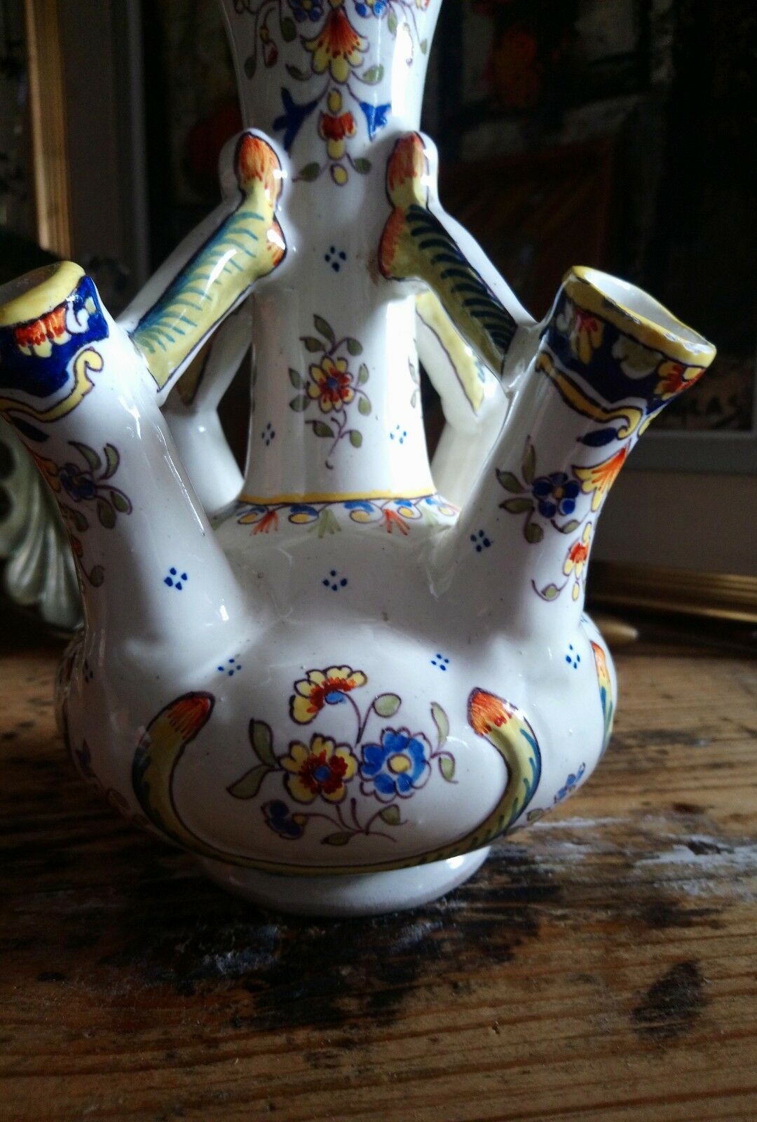 Pique ancient flowers