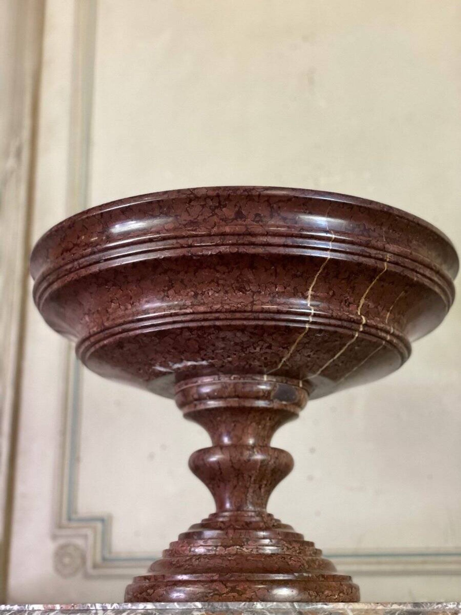 Vasque en marbre rouge griotte vers 1800