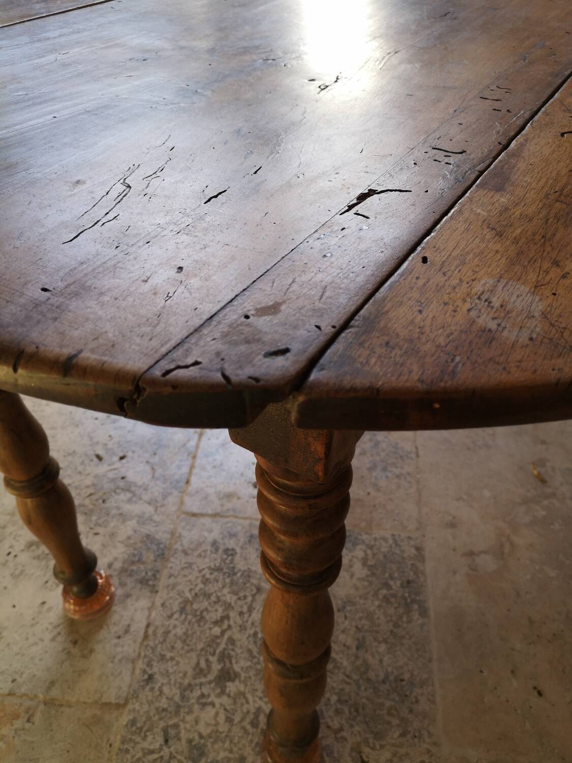 Round solid wood table 4 legs