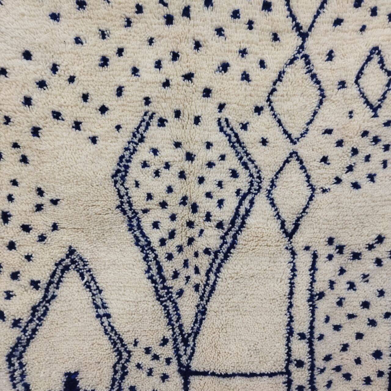 Azilal Berber rug in handmade wool 266 X 133 CM