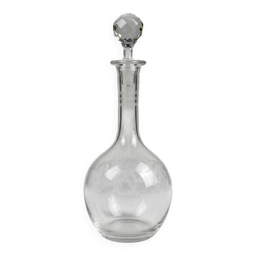 Engraved crystal carafe from the late 19th to early 20th century.