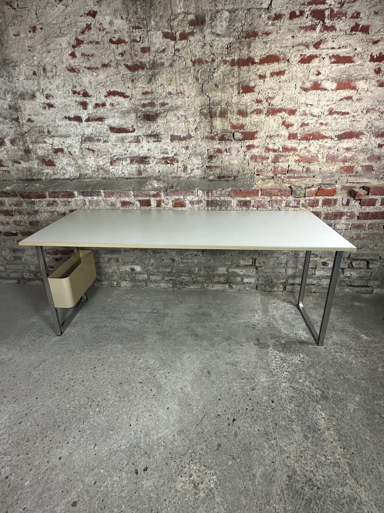 Vintage desk table 1975 in aluminum and melanin by albert rosselli for facomet