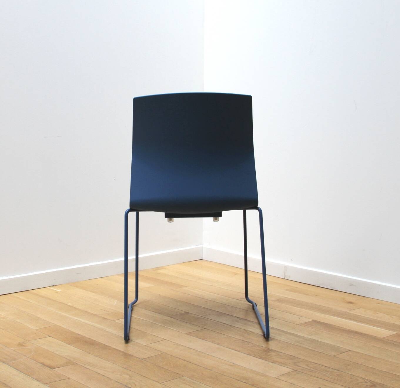 Kabi Wire visitor chair, Akaba