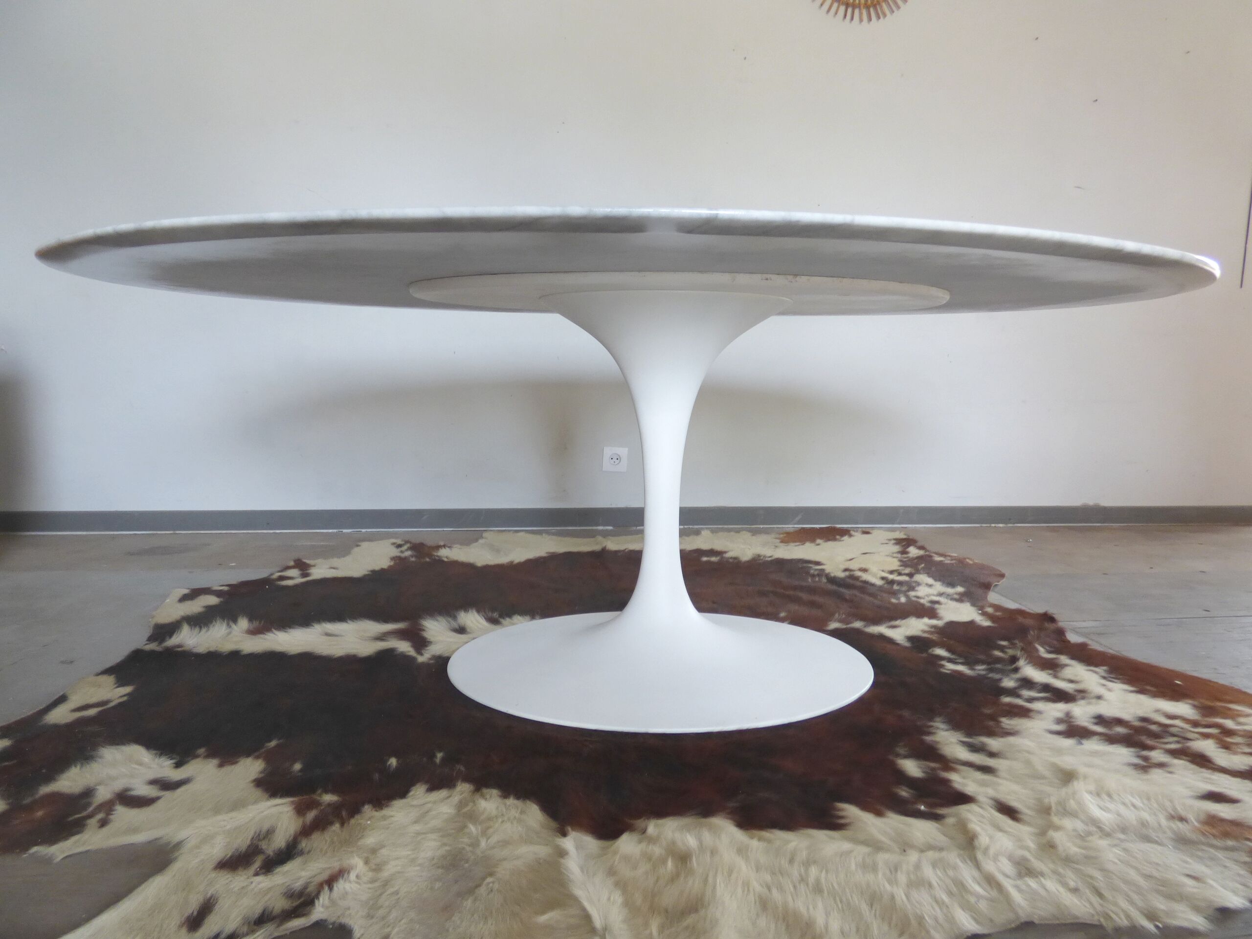 Table Knoll ovale de Eero Saarinen
