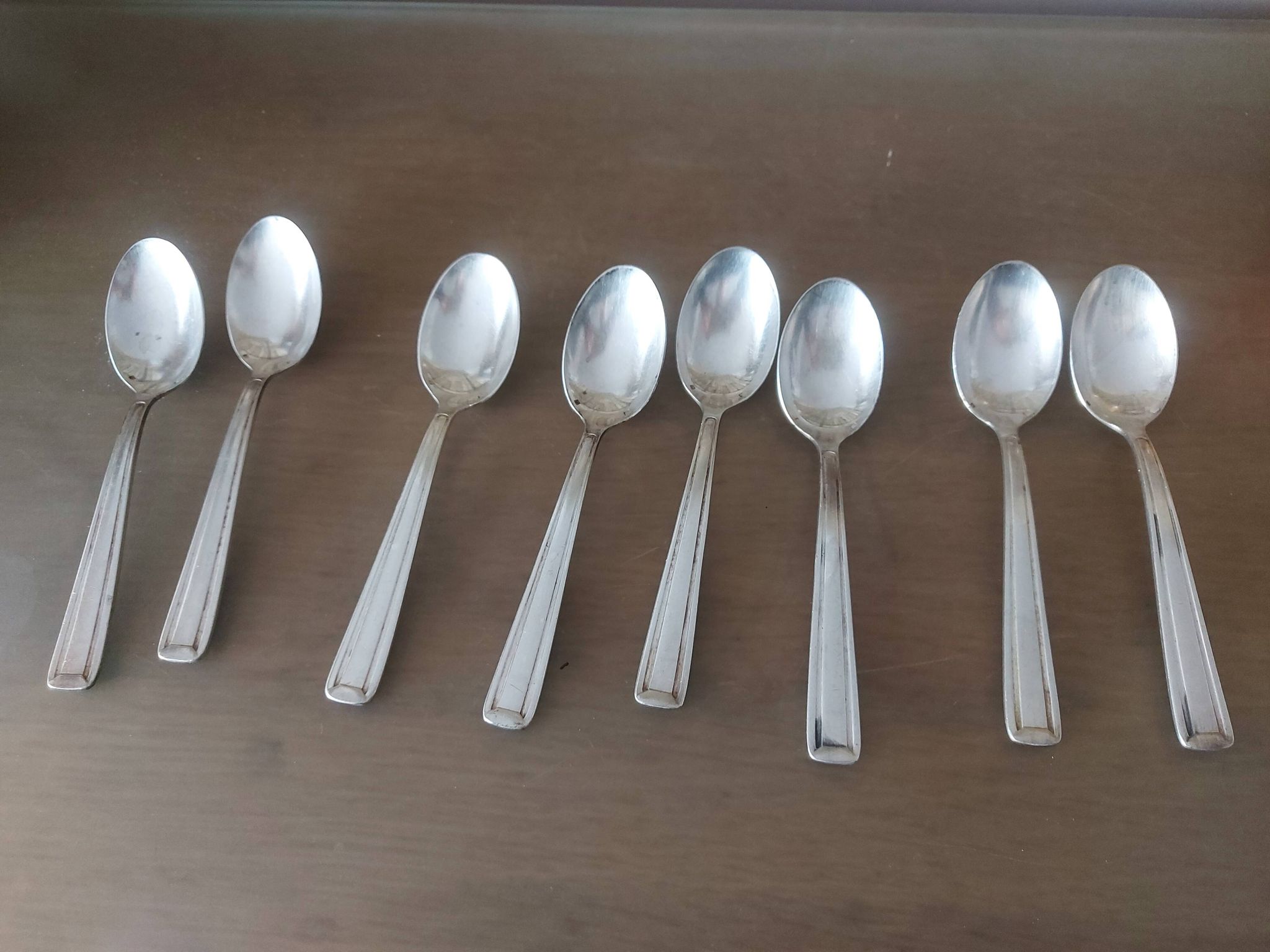 Coffret de 8 cuillères art déco en métal argenté