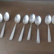 Coffret de 8 cuillères art déco en métal argenté