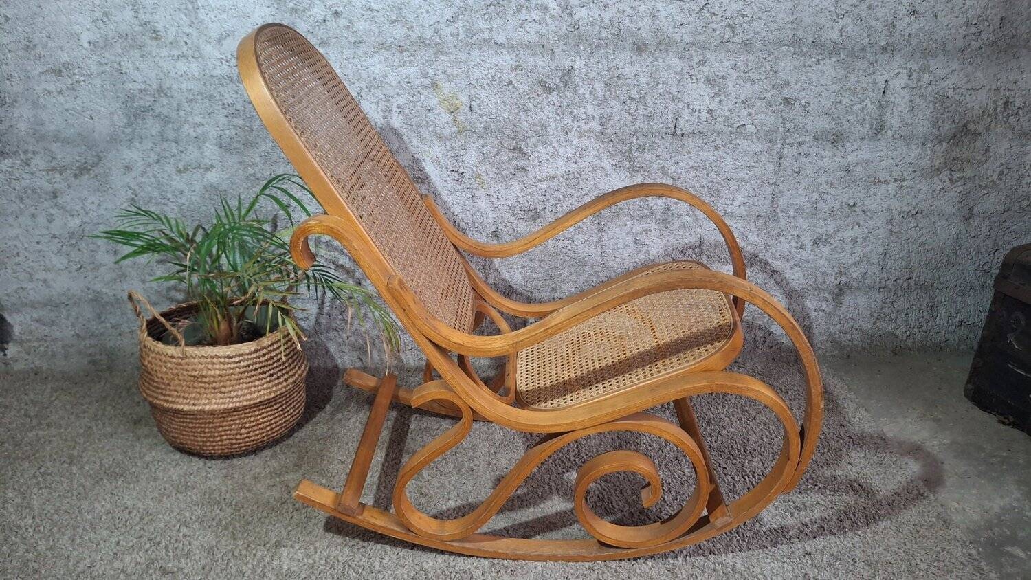 Rocking-chair style Thonet hêtre courbé & cannage – années 60