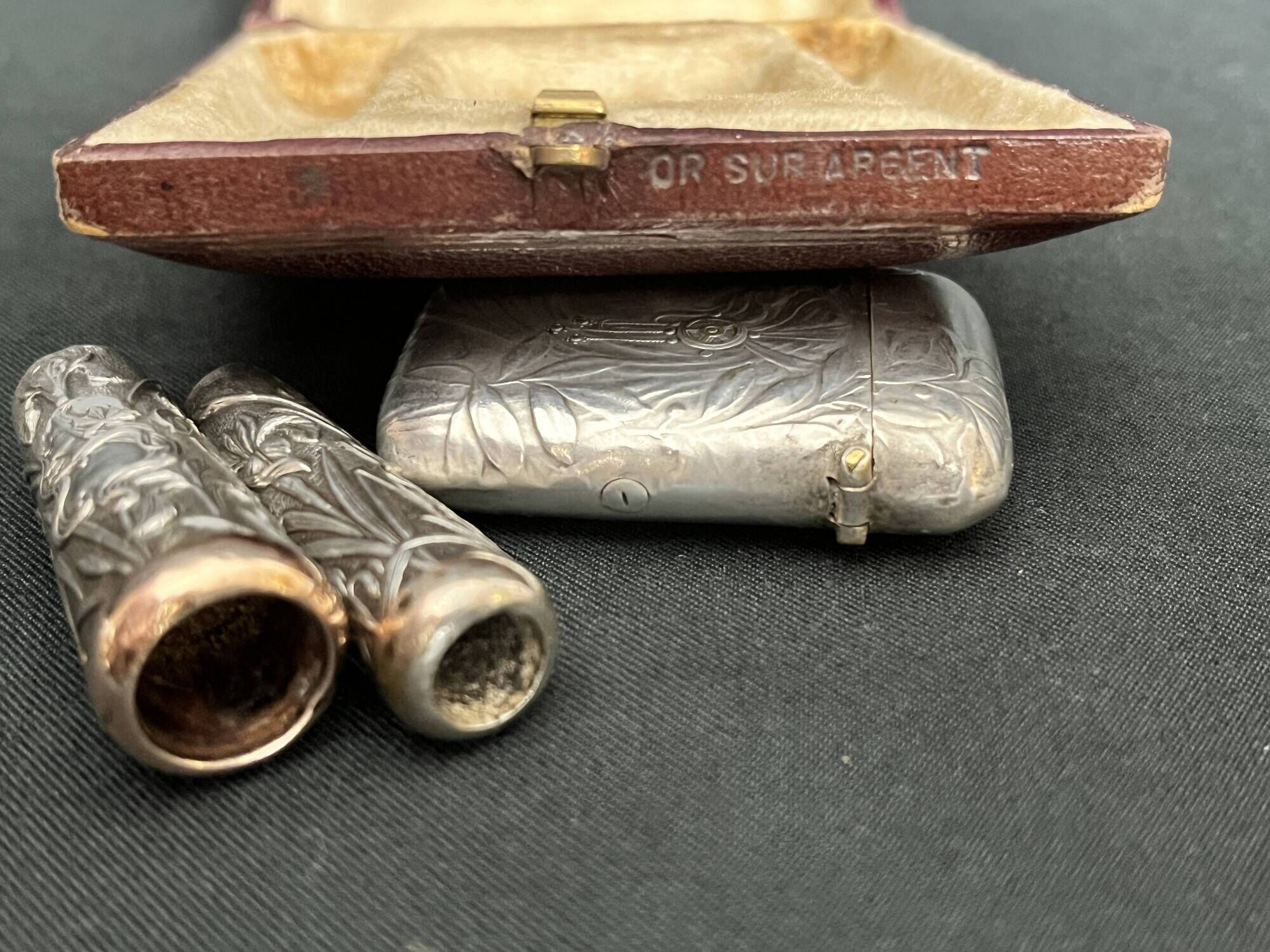 Art nouveau, objets de fumeur métal argenté écrin vers 1900