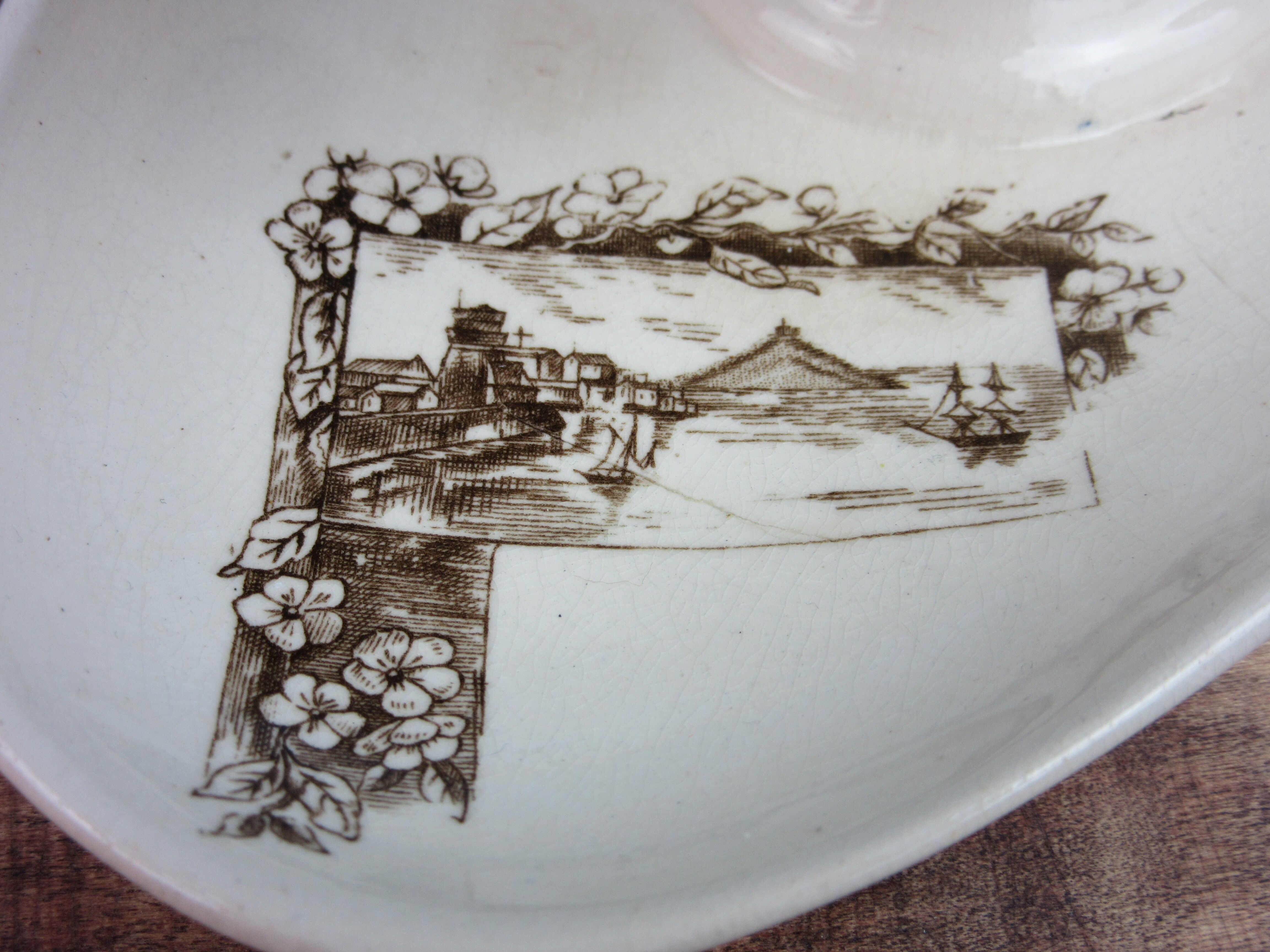 Saucière terre de fer, city landscapes