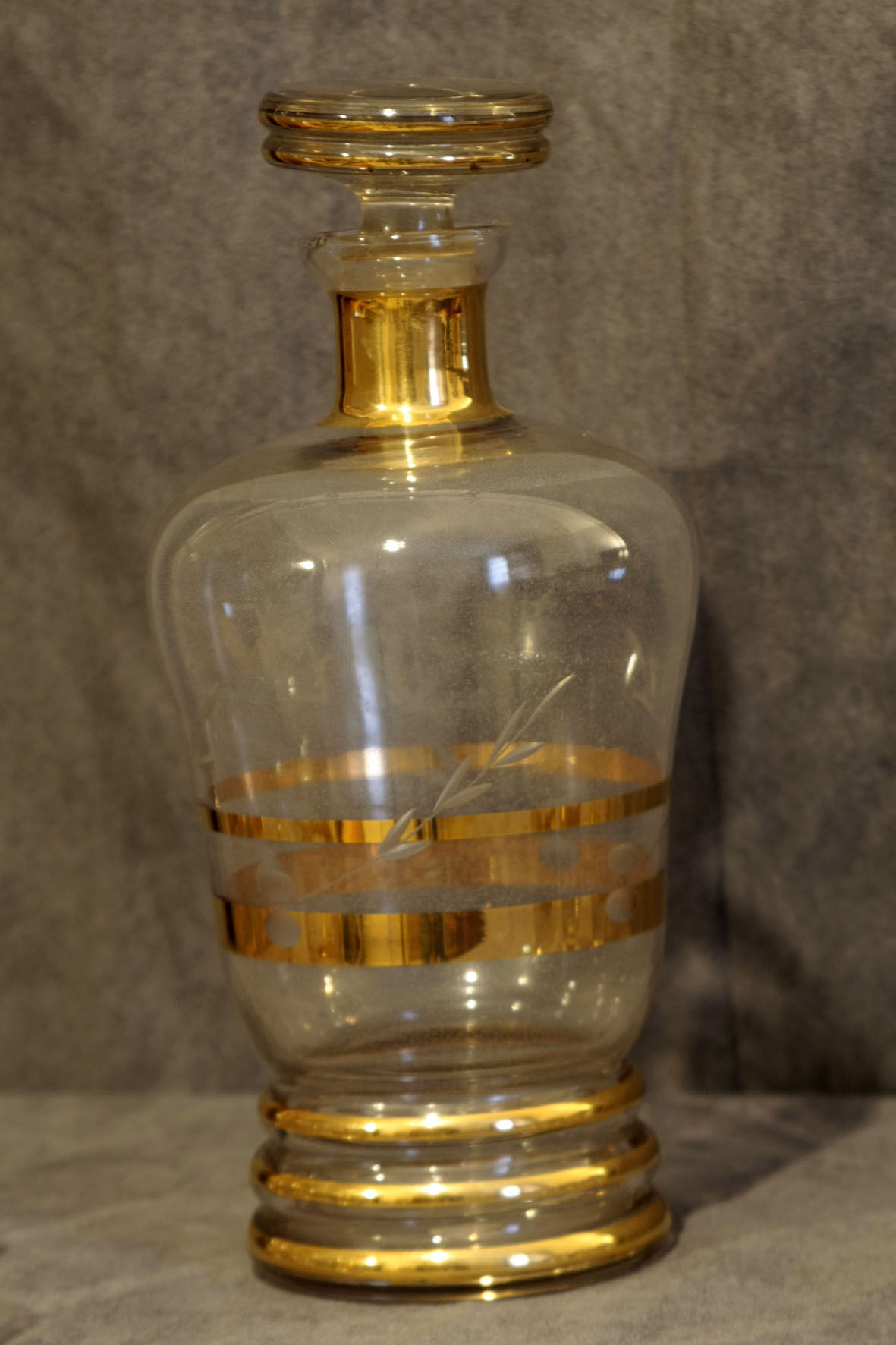 Yellow and gold liqueur service