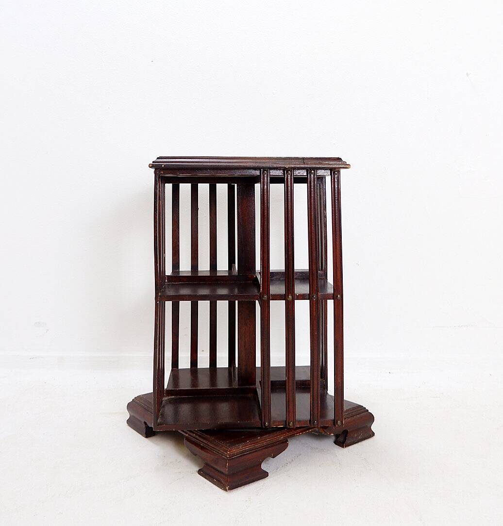 Table d'appoint en bois dur et bibliothèque tournante Vintage Sheraton Revival