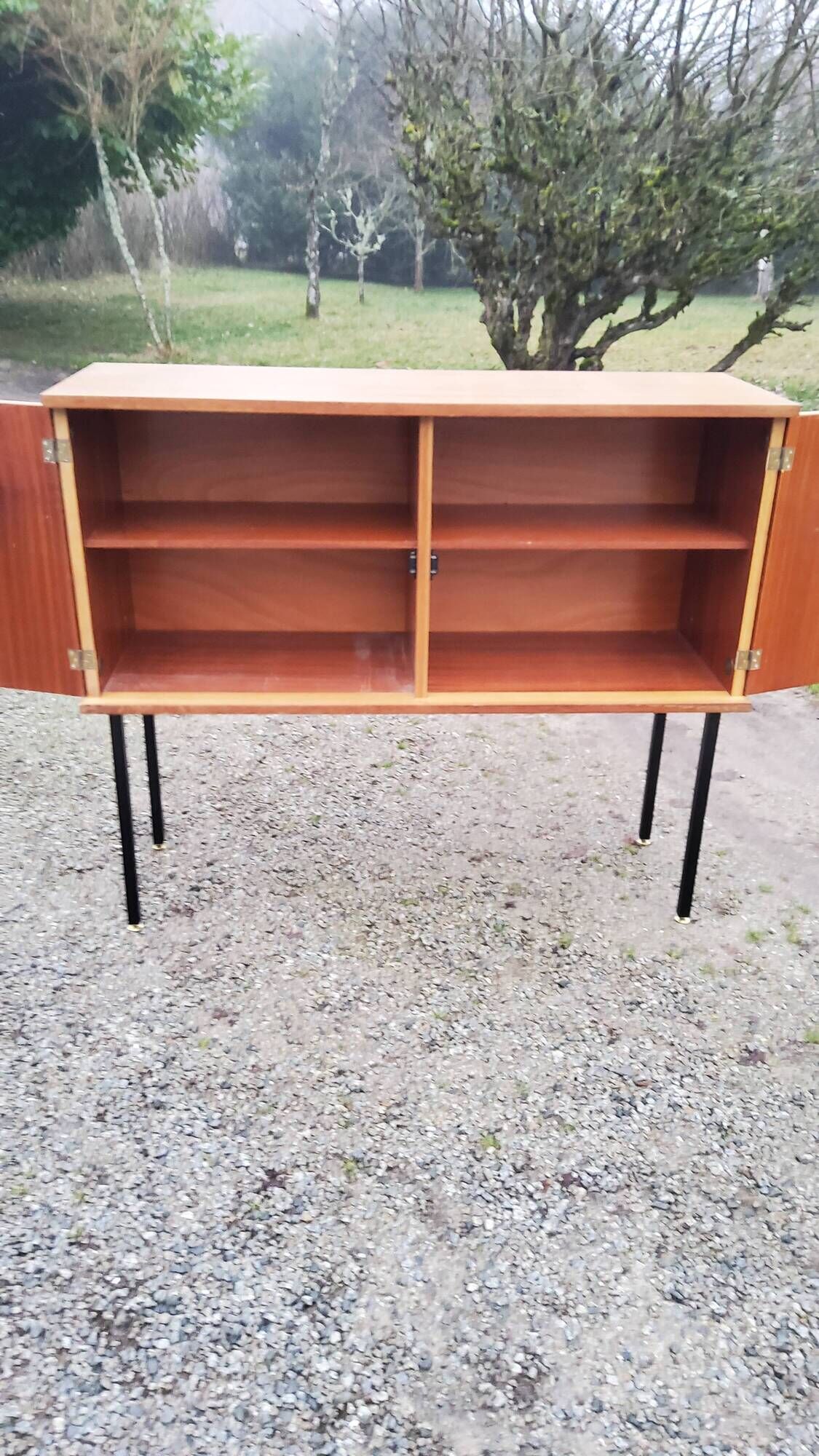 Buffet of the 60s in blond oak metal feet with square section