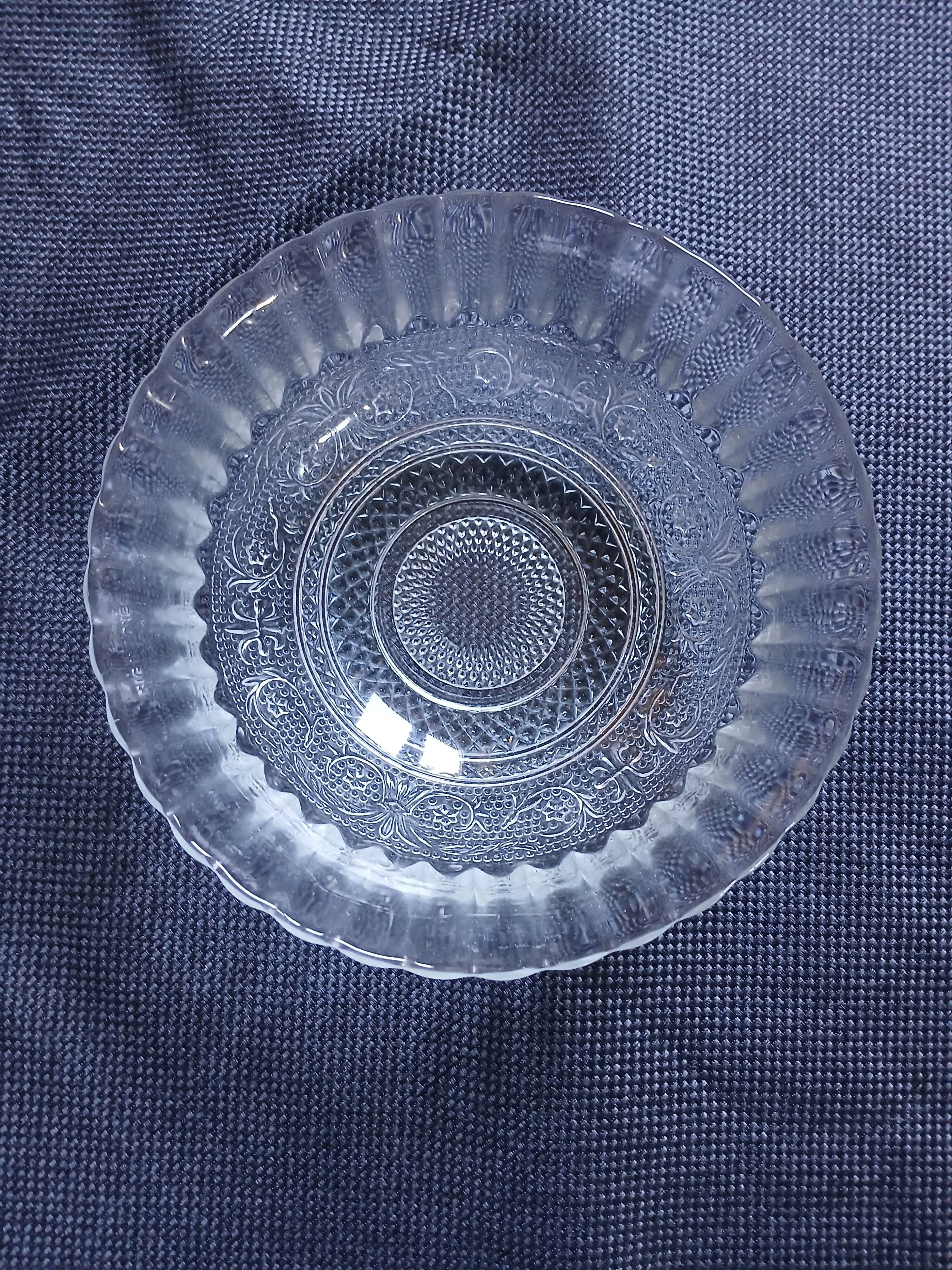 7 petits saladiers vintages en verre pressé 