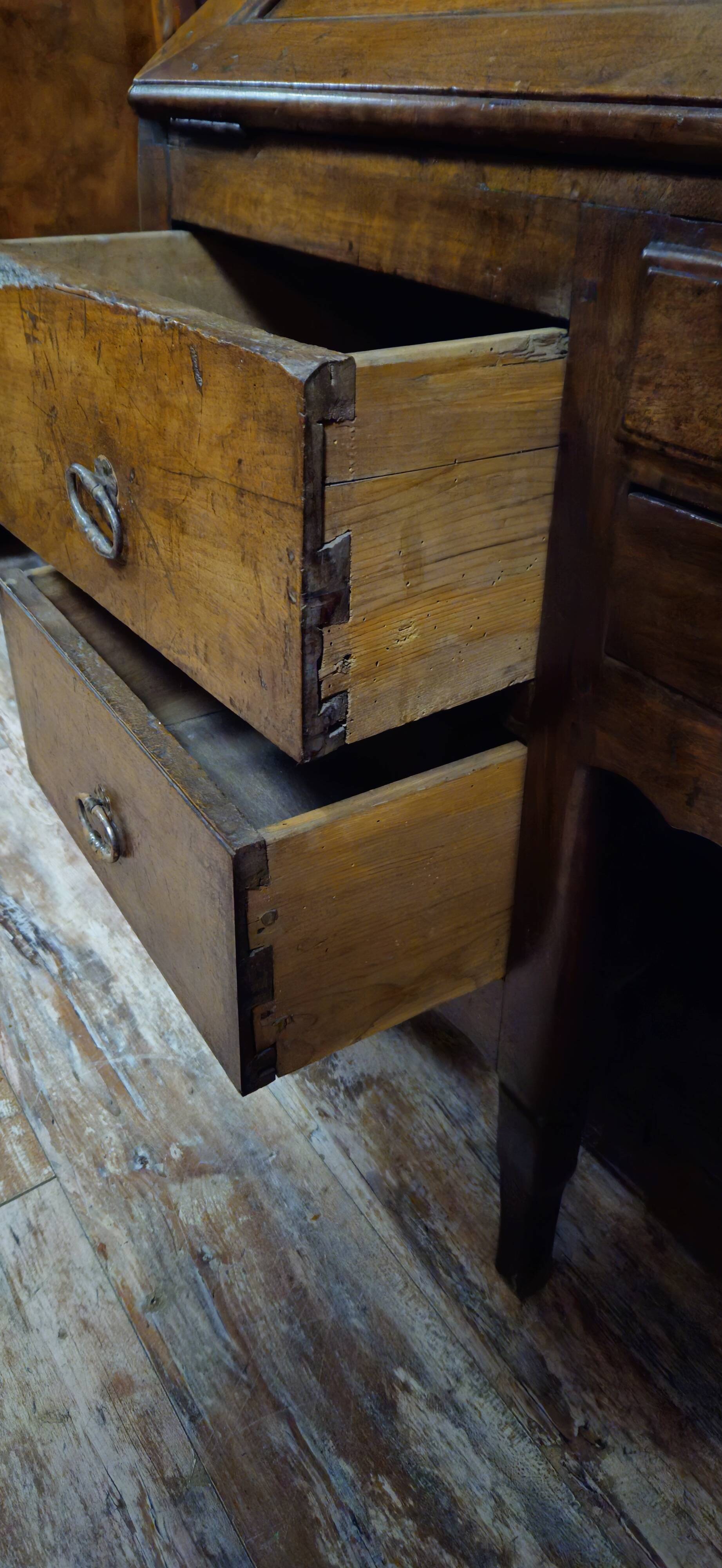 Antique curved secretary desk, Louis XV style, made of solid wood and marquetry.