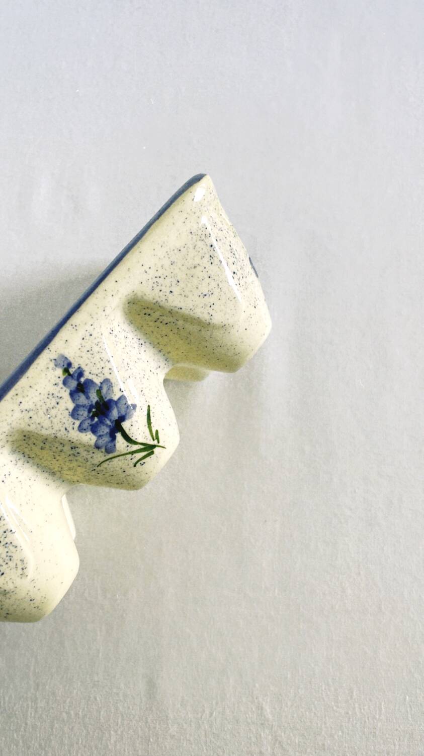 Ceramic egg box