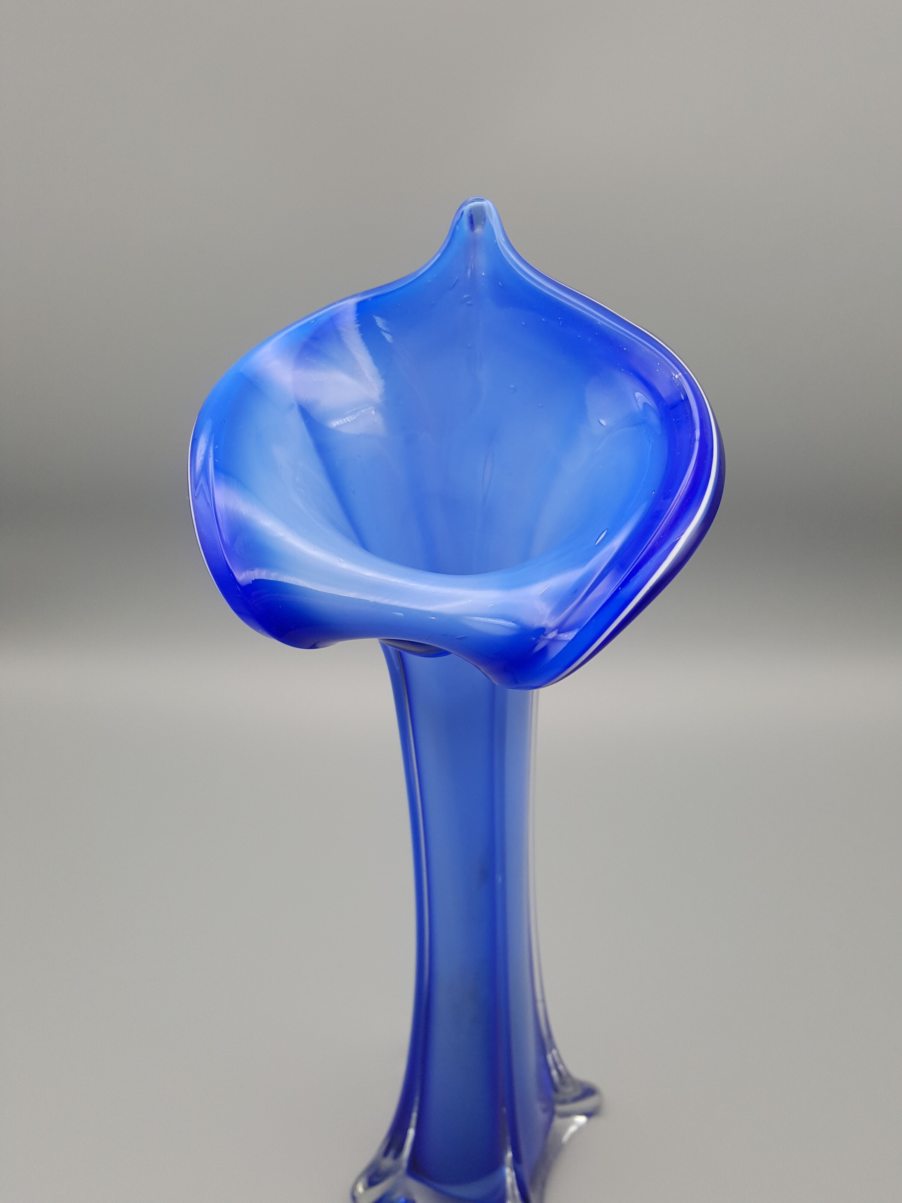 Paire de vases en verre soufflé soliflore vert et bleu