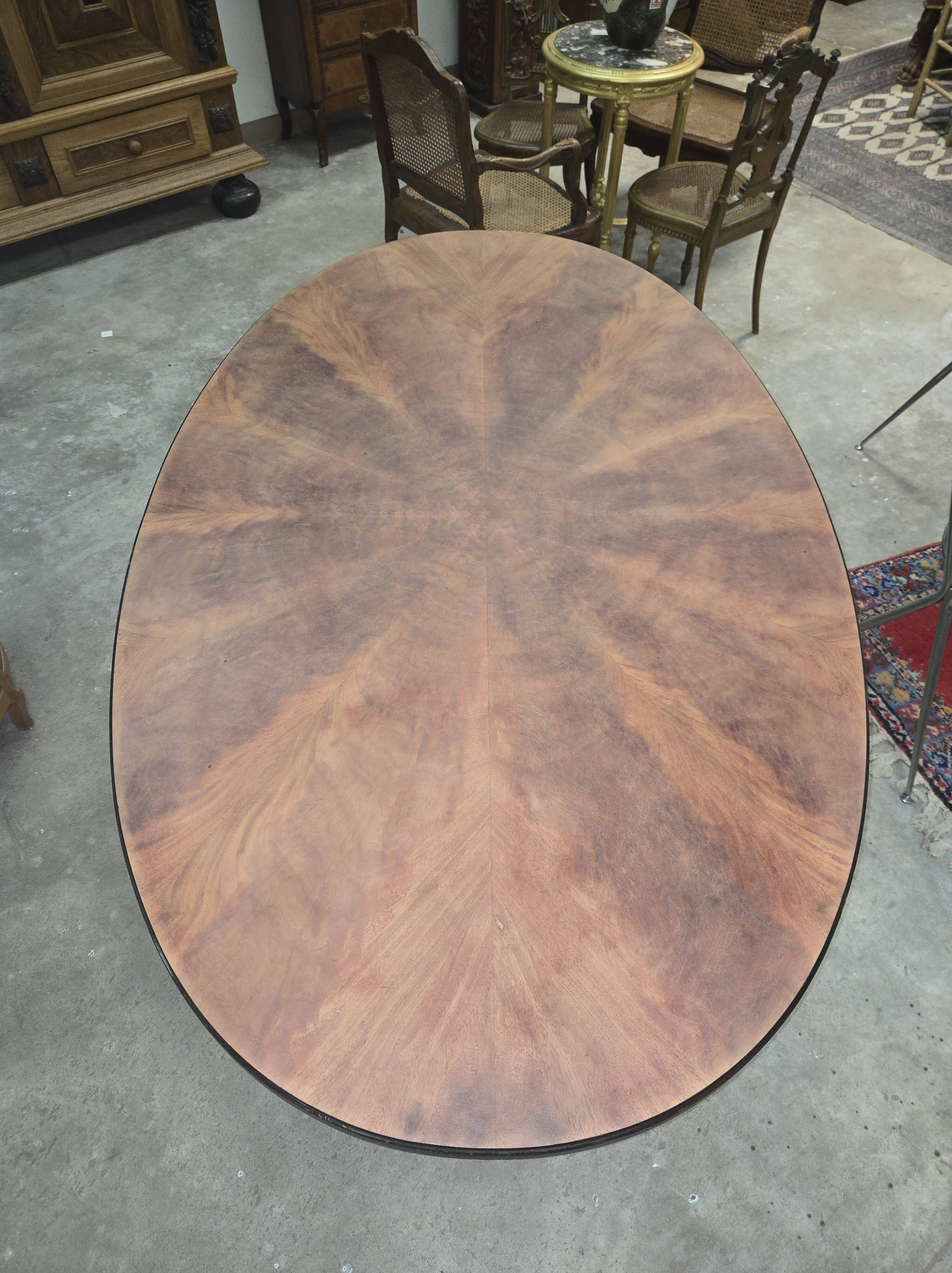 Large oval dining table – Jacobsen design 20th century