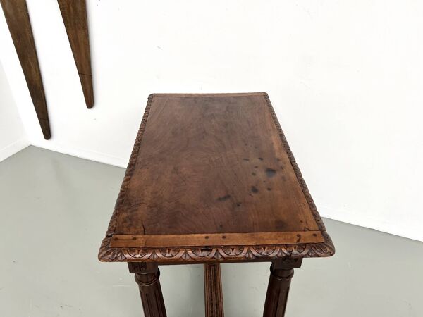 Table à écrire en chêne sculpté, XIXe siècle