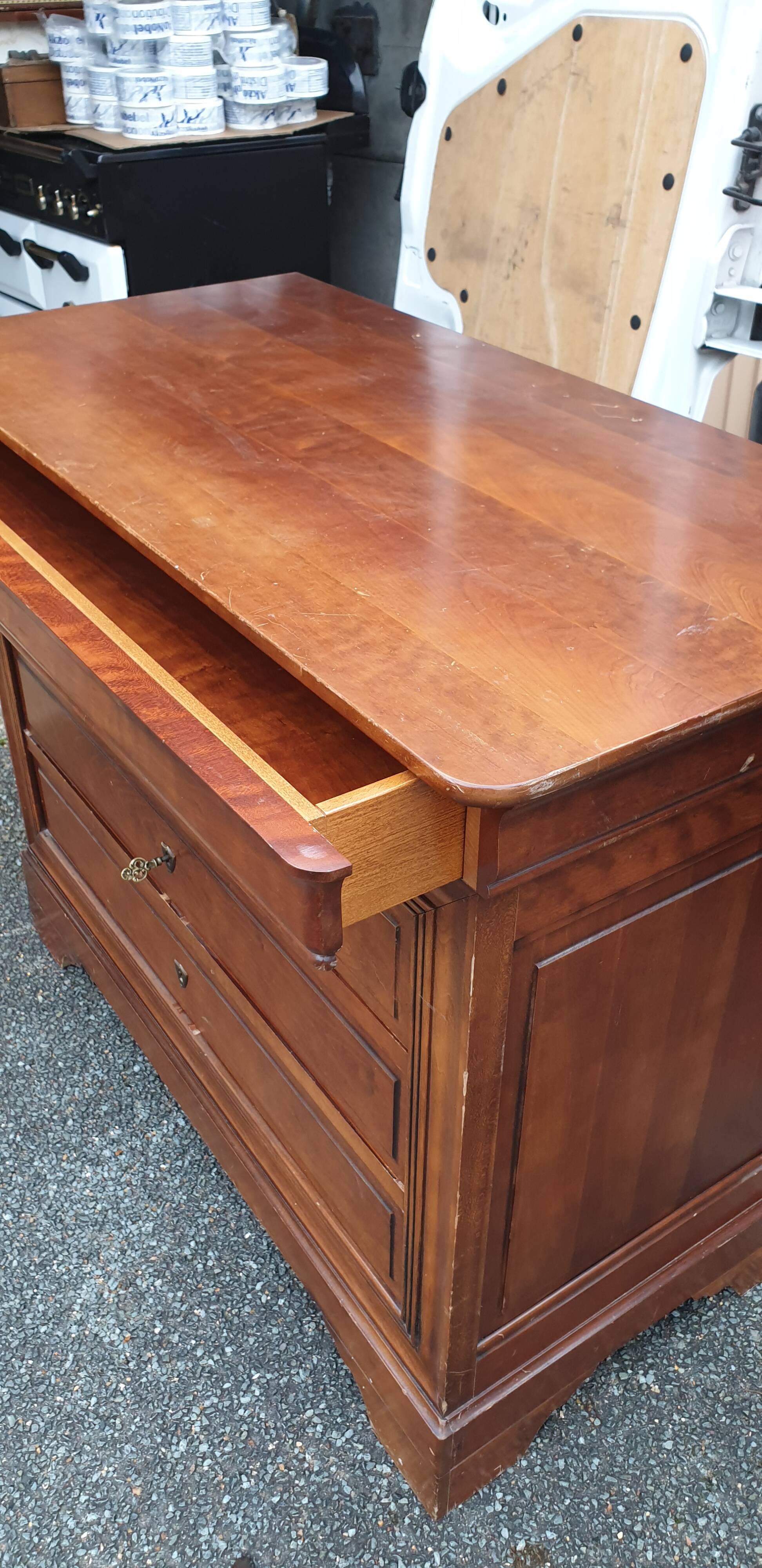 Louis Philippe chest of drawers in doucine