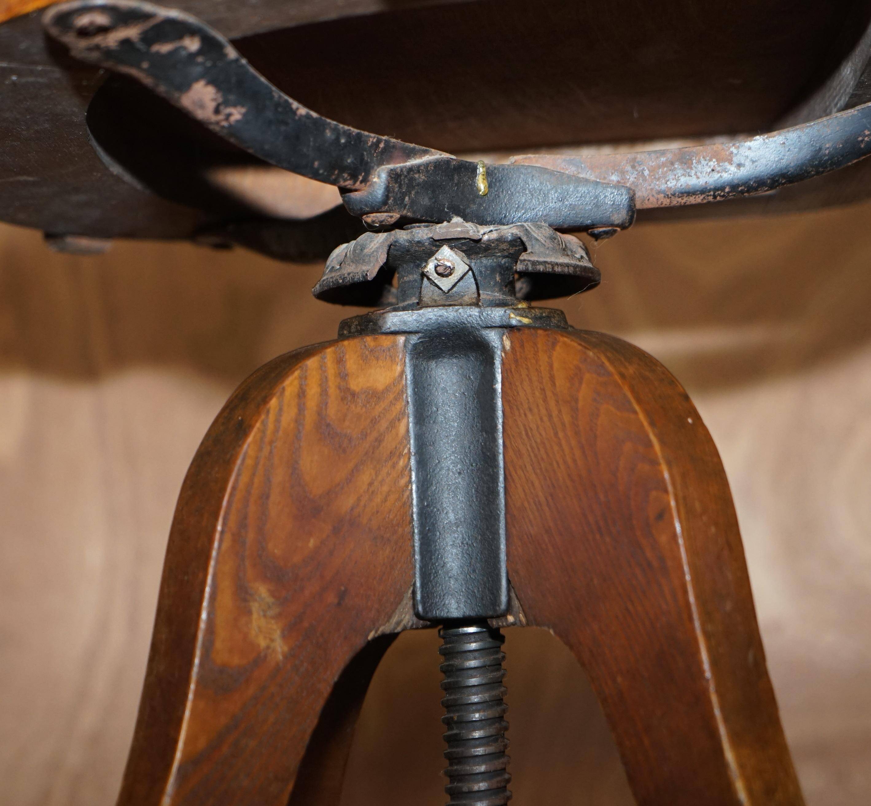 Fauteuil de directeur ancien circa 1900 époque Édouardien en cuir
