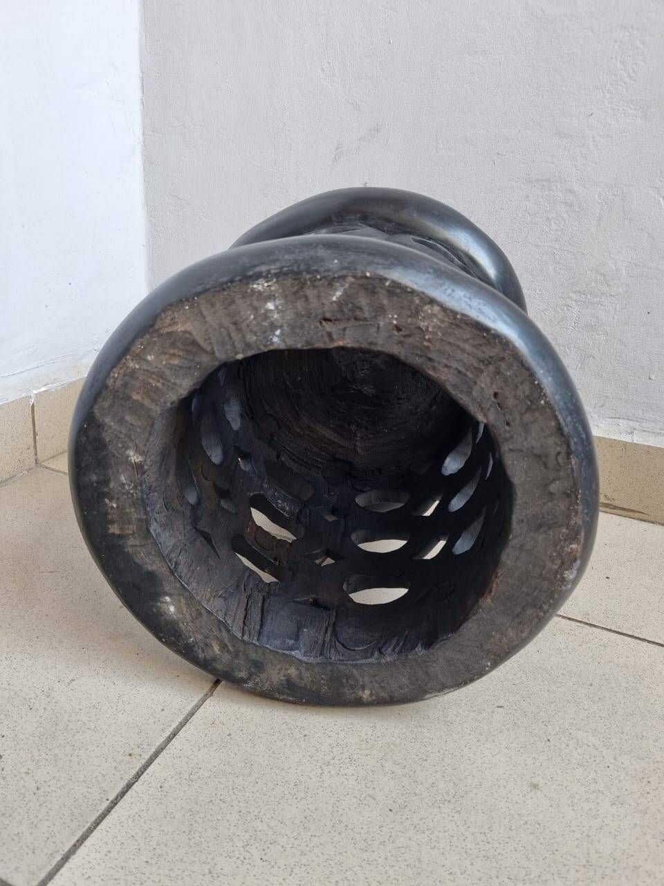 Bamiléké black stool in carved wood with rings – 33 × 35 cm