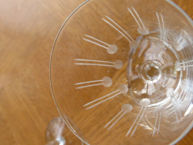 11 verres ciselés modèle gouttes, art deco, verres à cidre anciens