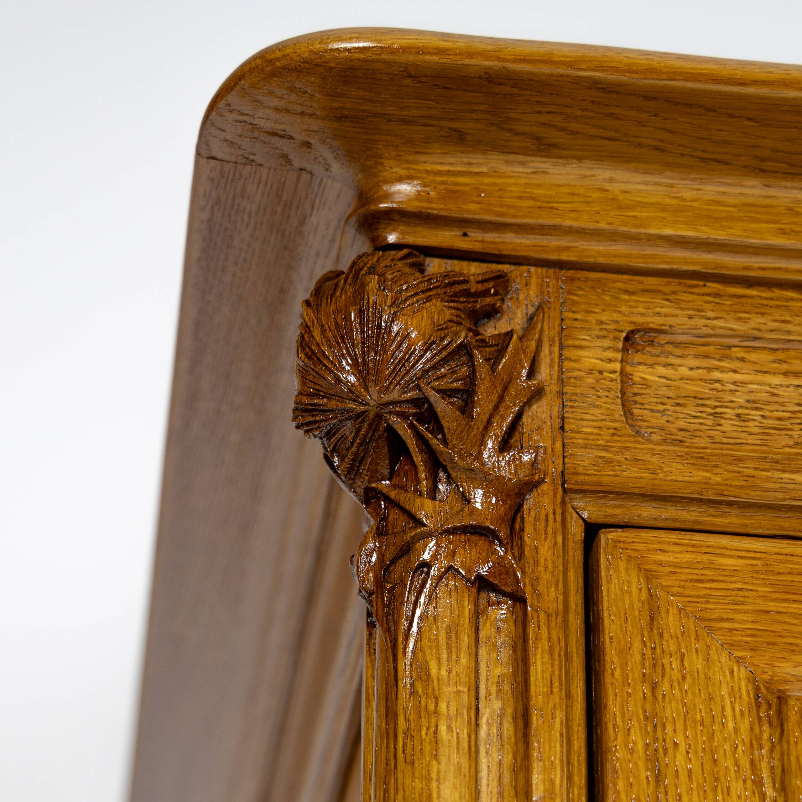 Large Art Nouveau linen cupboard in oak and mirror - 1900-1920