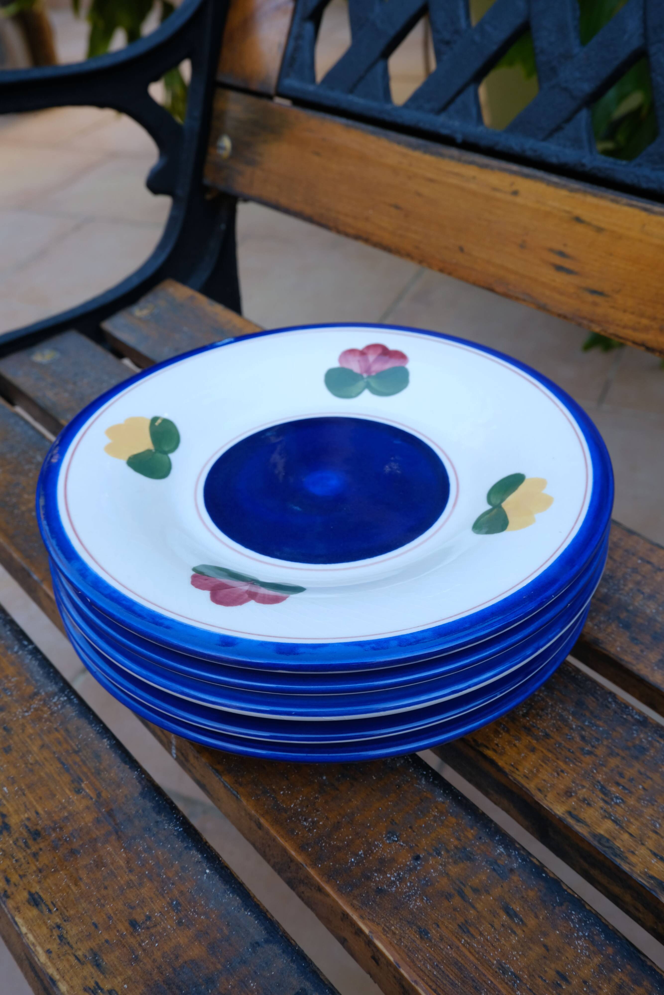 Dessert plates with flowers