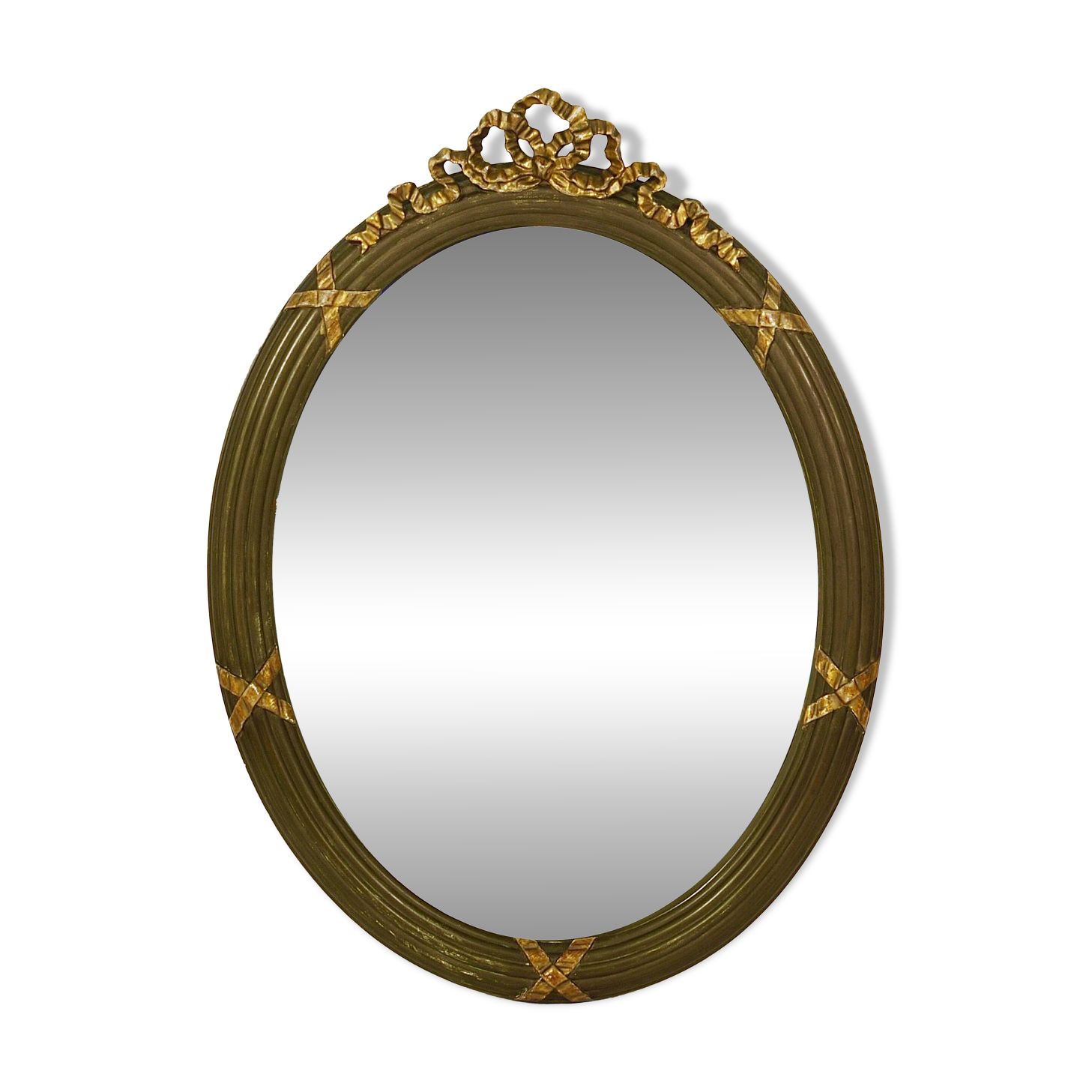 Faceted wall mirror in neoclassical Gustavian style, oval, in gilded wood, Italy, 1900s.