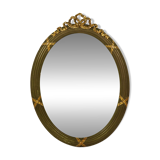 Faceted wall mirror in neoclassical Gustavian style, oval, in gilded wood, Italy, 1900s.