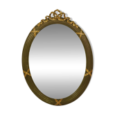 Faceted wall mirror in neoclassical Gustavian style, oval, in gilded wood, Italy, 1900s.