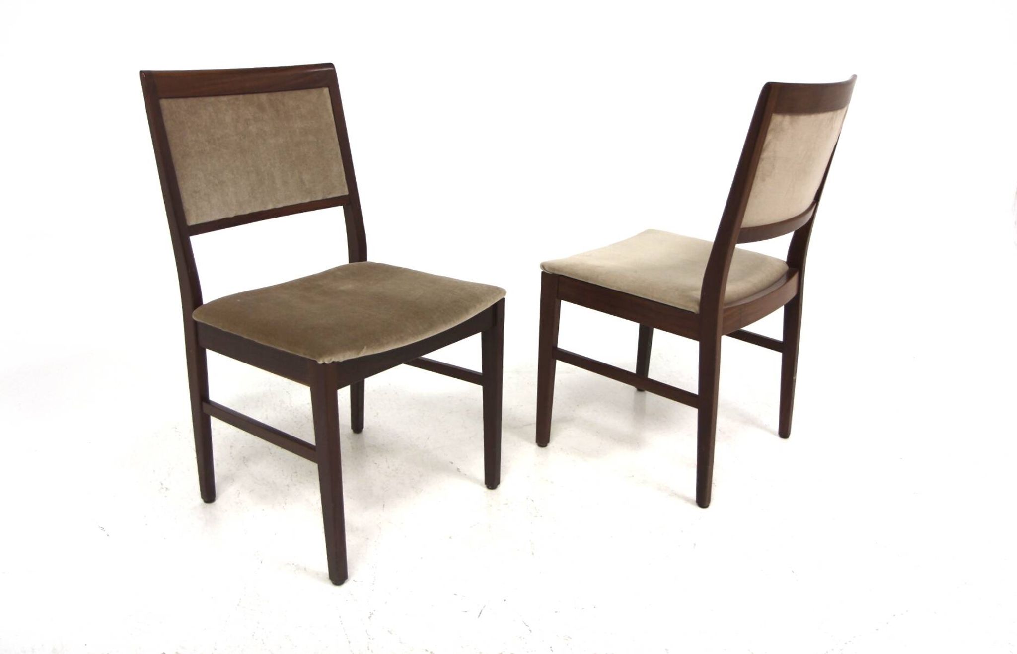 Set de 2 chaises scandinave en noyer, Suède, 1970