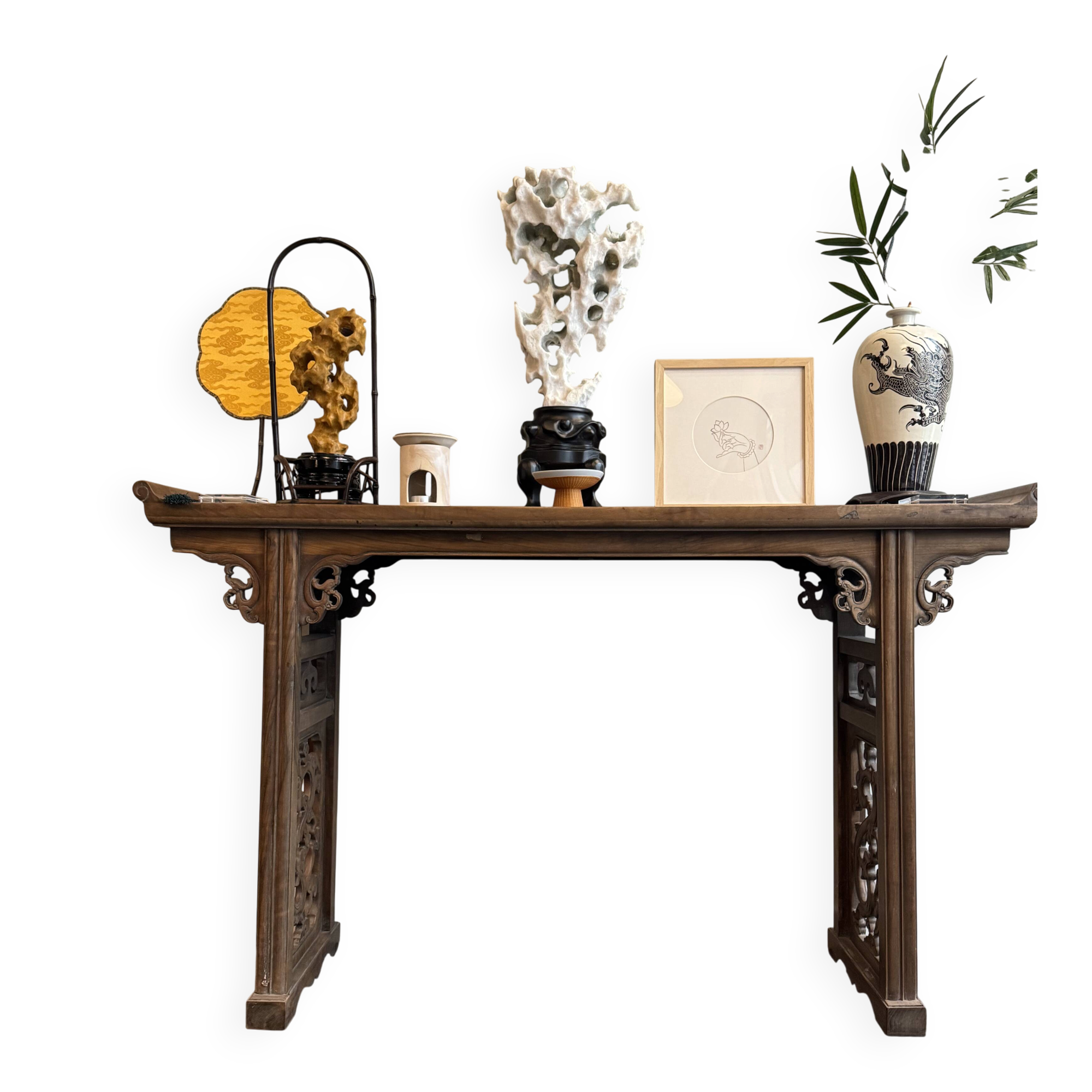 Chinese console in ancient elm, carved openwork legs and top g