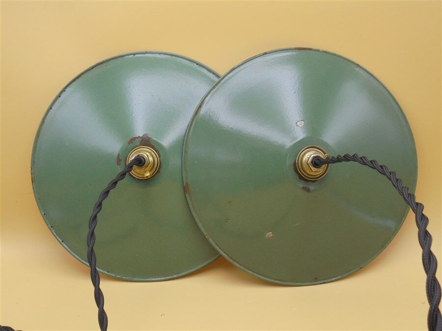 Pair of enamelled sheet metal hanging