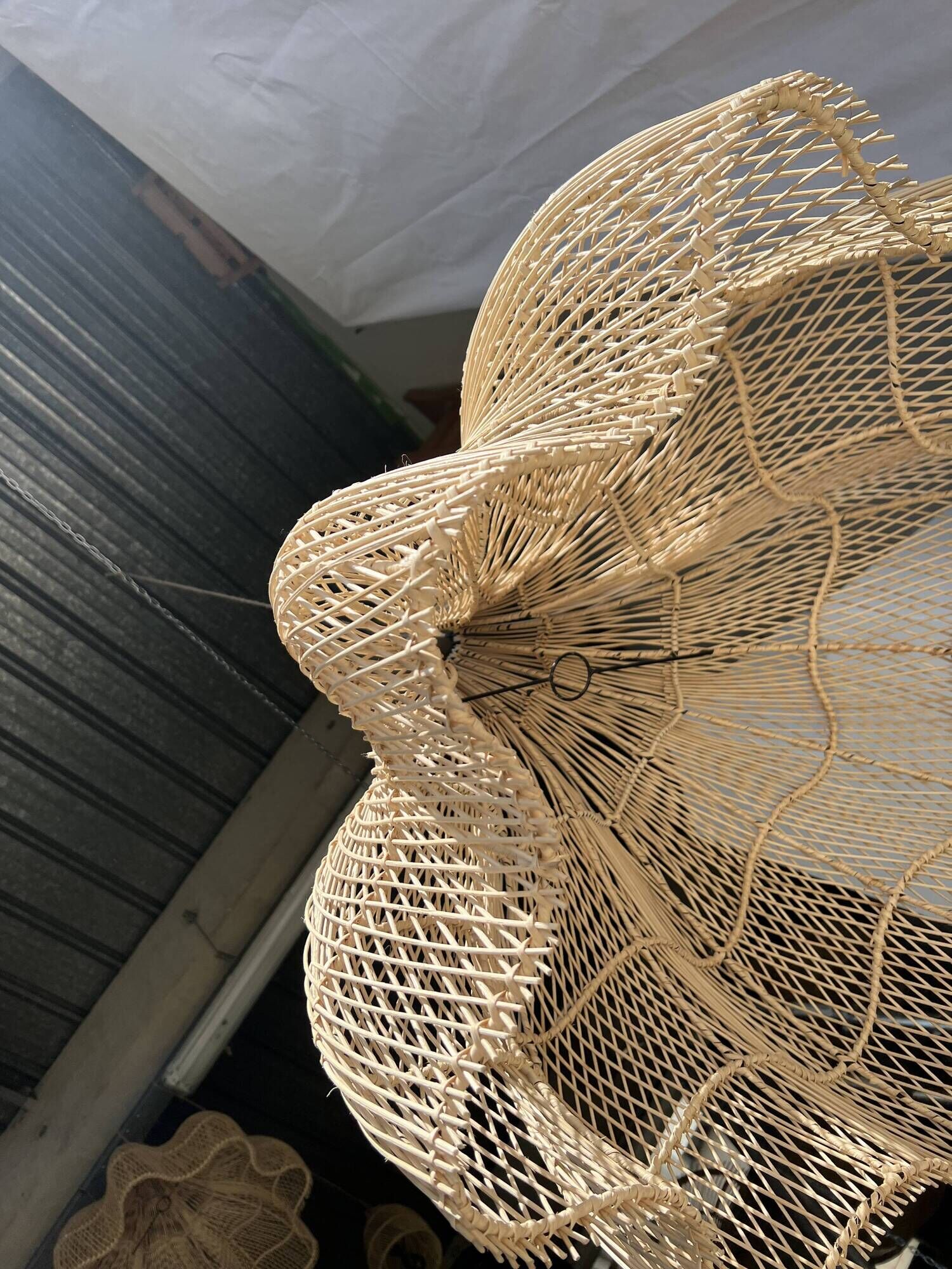 Rattan pendant lamp in the shape of a flower