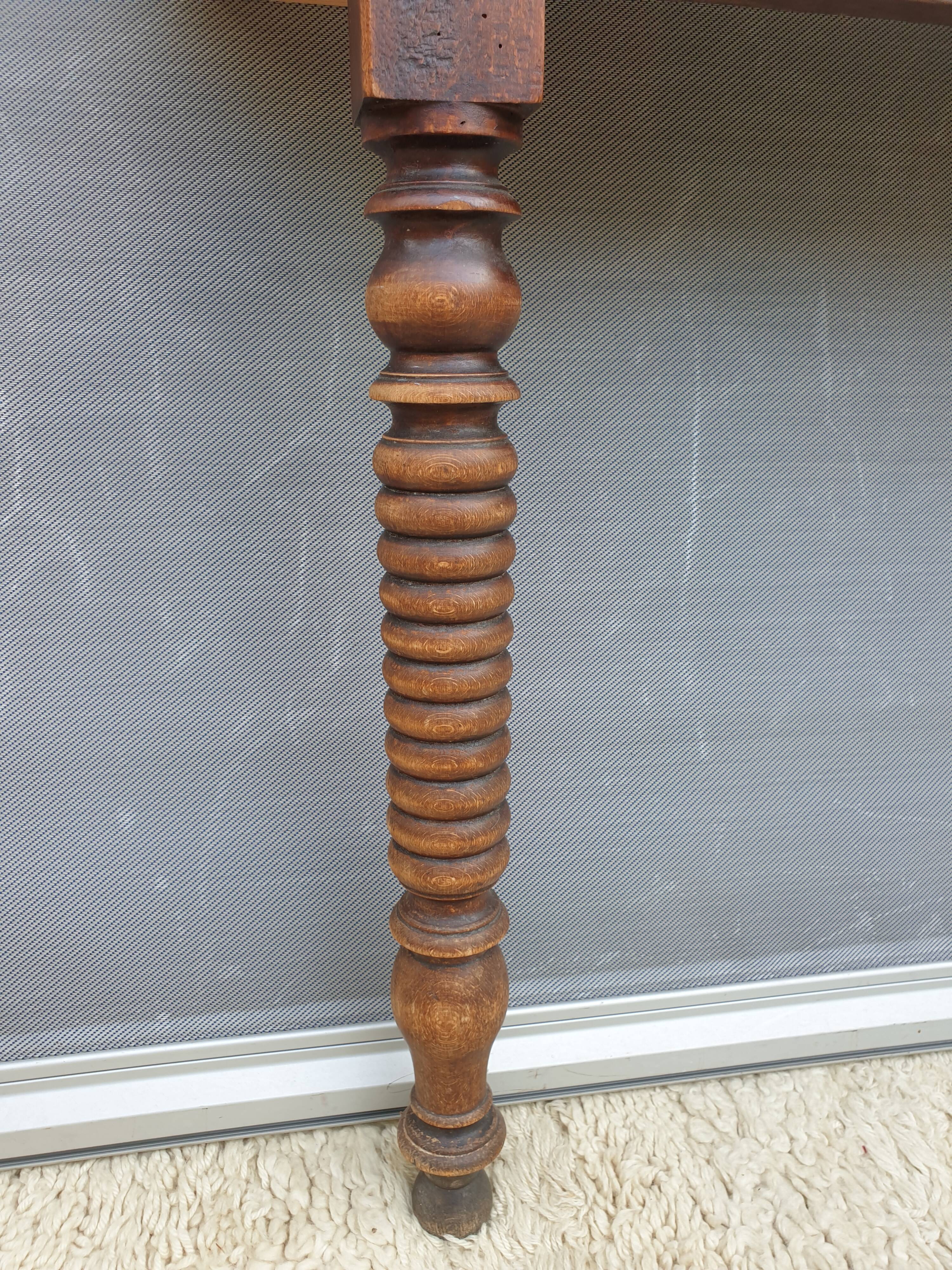 Console xixth walnut feet spinning tops