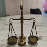 Jeweler's scale
