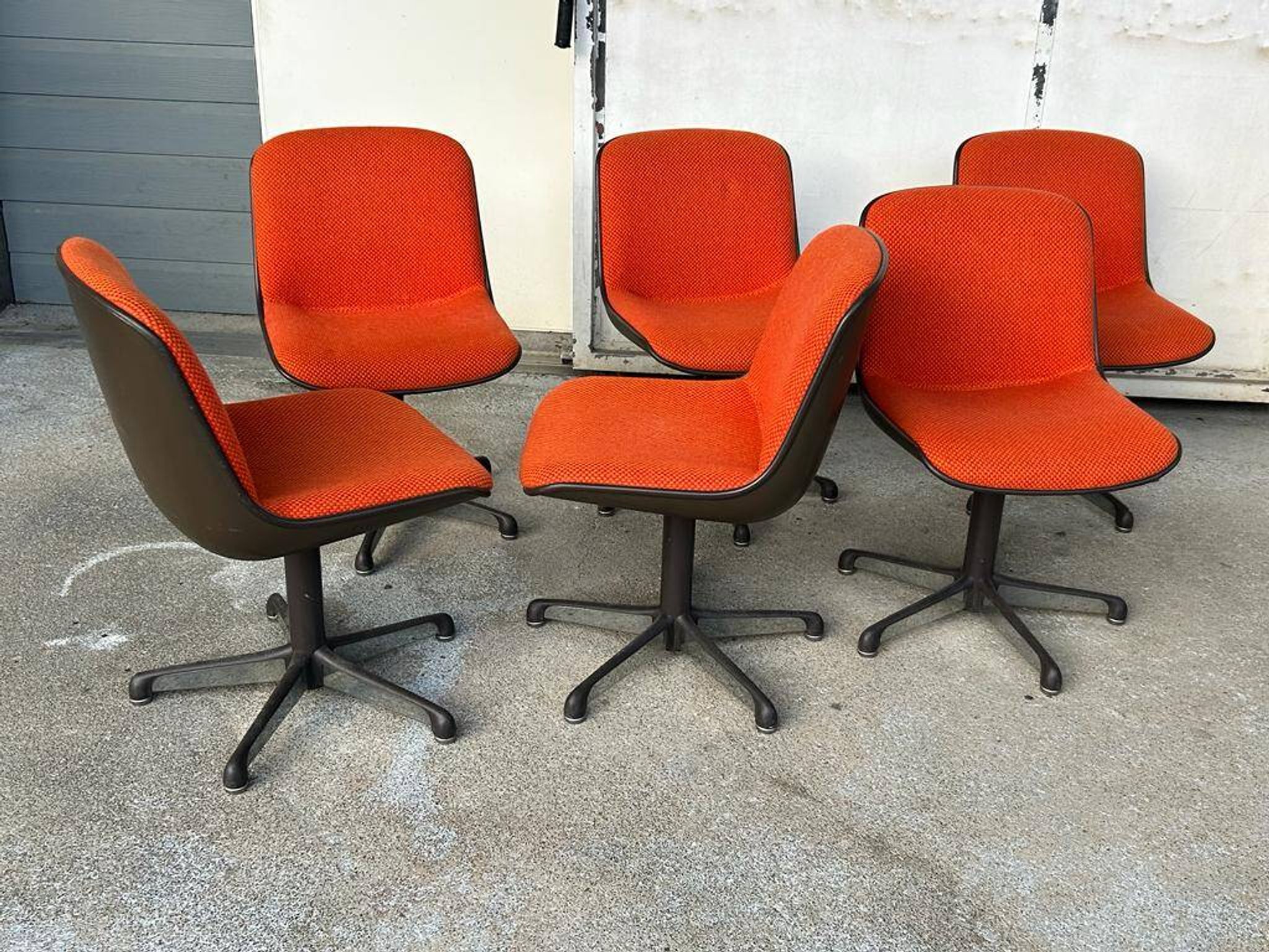 Charles Pollock (1902-1988) Series Of Six Comforto Edition Chairs Circa 1970